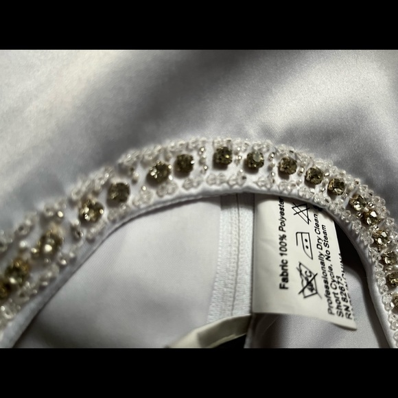 GIRLS WHITE DRESS WITH TIARA AND VEIL SIZE 8 - Picture 4 of 12